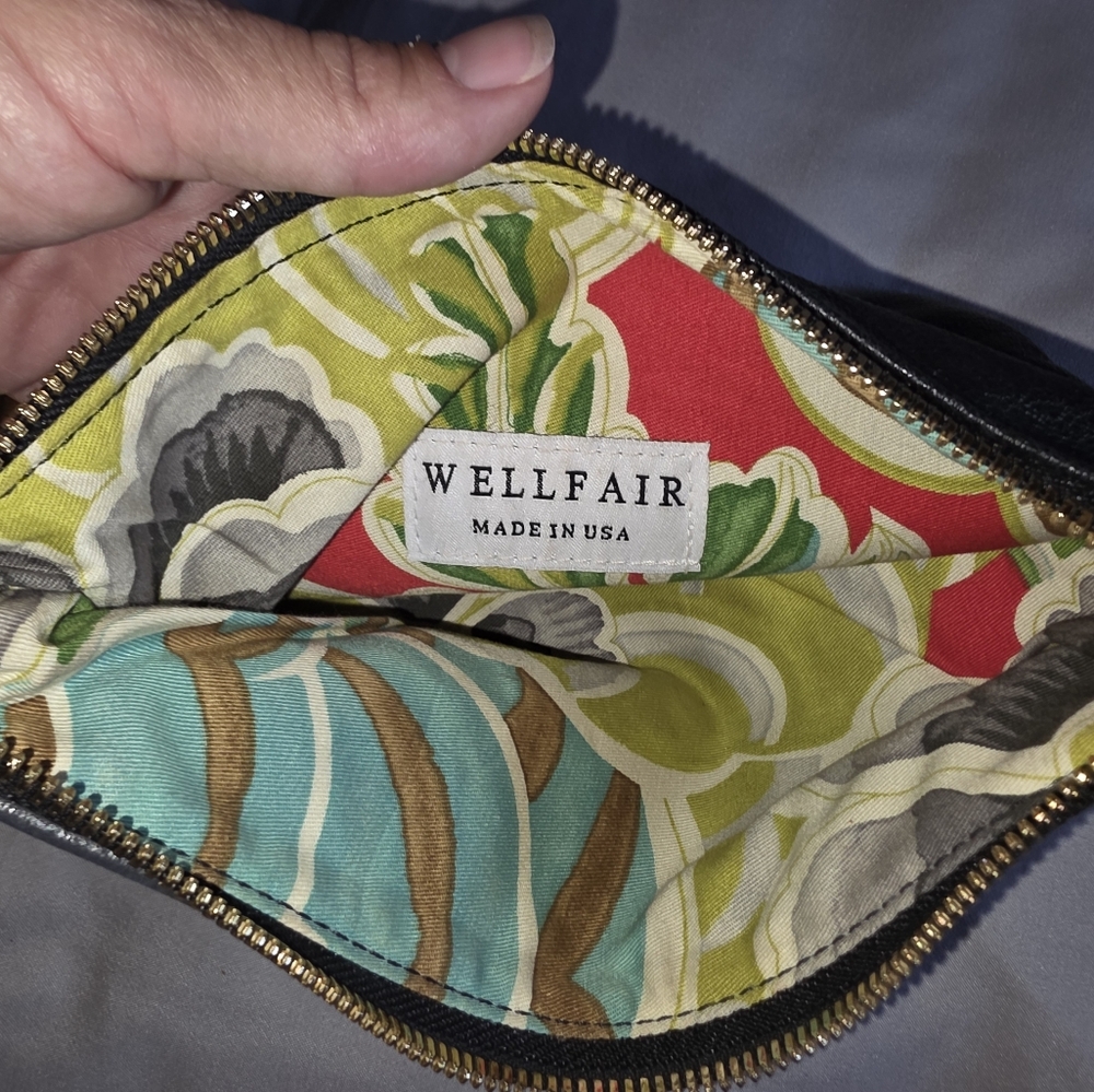 Wellfair Brand Elegant Black Leather Wristlet - Picture 9 of 9